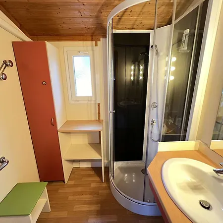 Charmant Chalet 3 Pieces Avec Piscine, Parking, A Mont Saint Loup. - Fr-1-702-63 * Agde