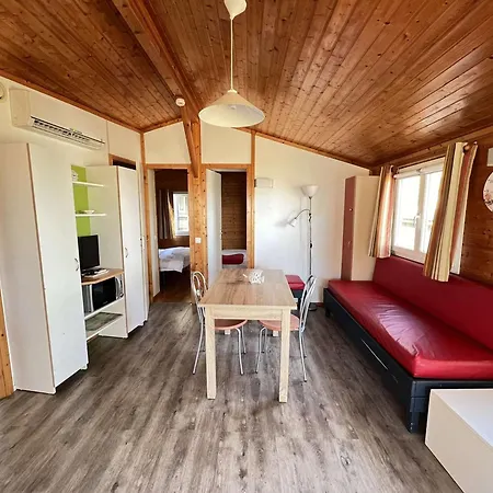 Charmant Chalet 3 Pieces Avec Piscine, Parking, A Mont Saint Loup. - Fr-1-702-63 Agde