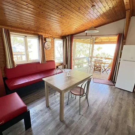 Charmant Chalet 3 Pieces Avec Piscine, Parking, A Mont Saint Loup. - Fr-1-702-63 * Agde